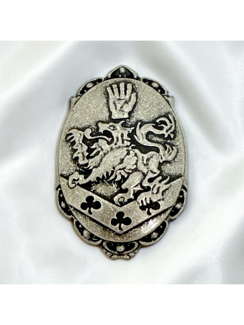 Twilight Movie Cullen Family Crest Lapel Pin Lion Shield Vampire Silver Tone